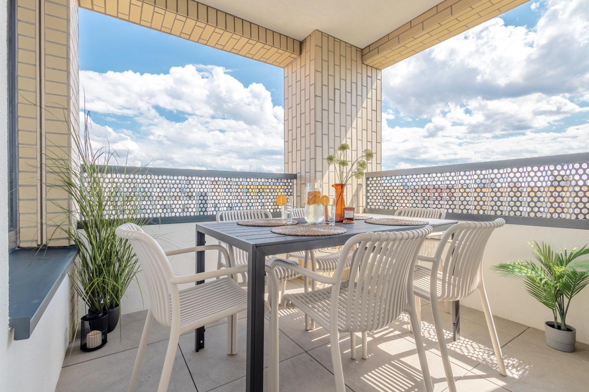 Bright 2Br - 7Th Floor, Balcony, Free Parking By Gravity Prague Apartment ภายนอก รูปภาพ